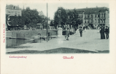 2912 Gezicht op de Smakkelaarsbrug over de Leidsche Rijn te Utrecht met rechts een gedeelte van een huis aan het ...